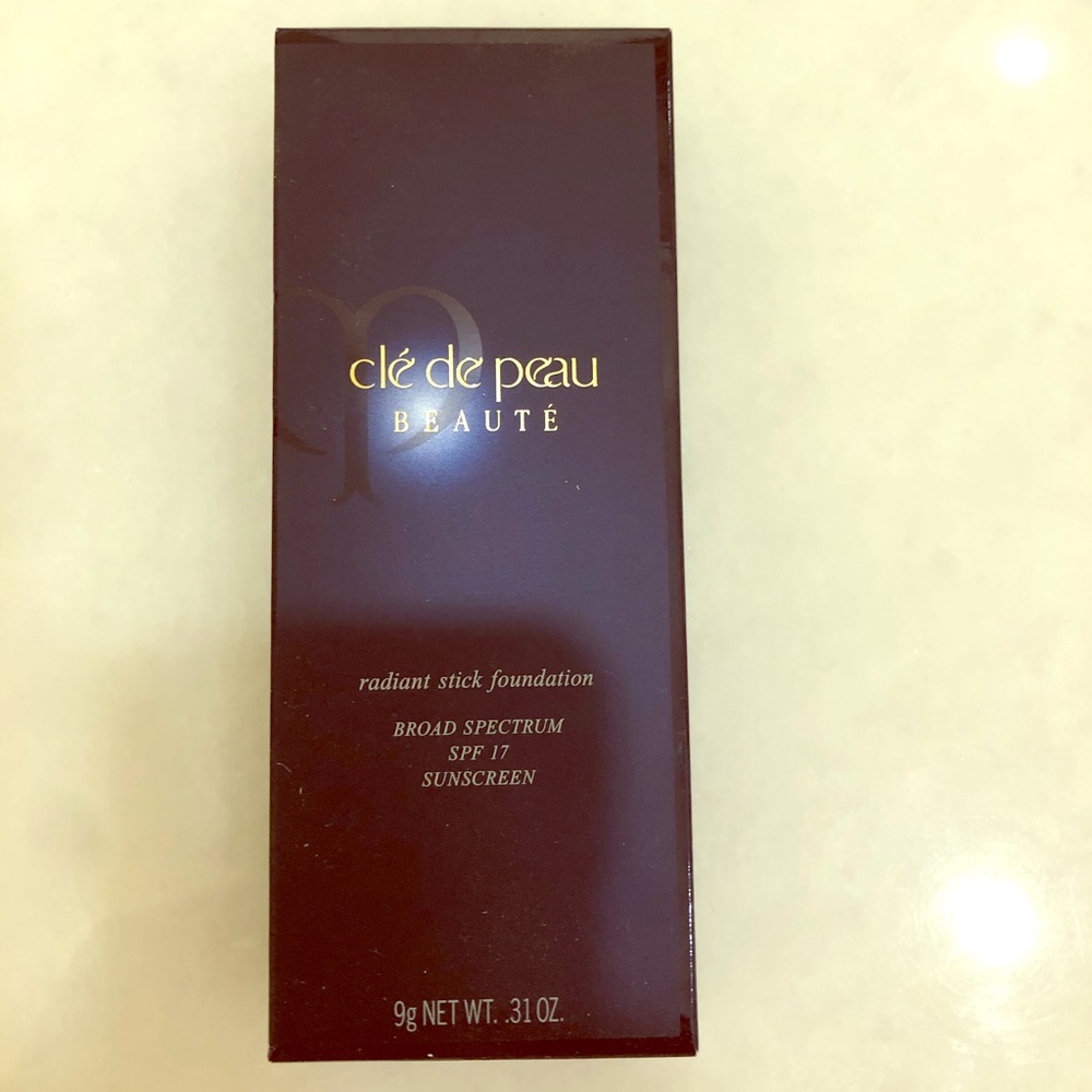 Cle de Peau Radiant Stick Foundation in Beige